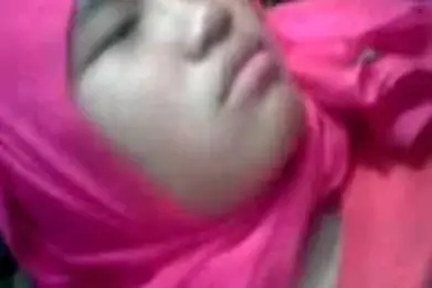 Video ML Cewek Berjilbab di Hutan